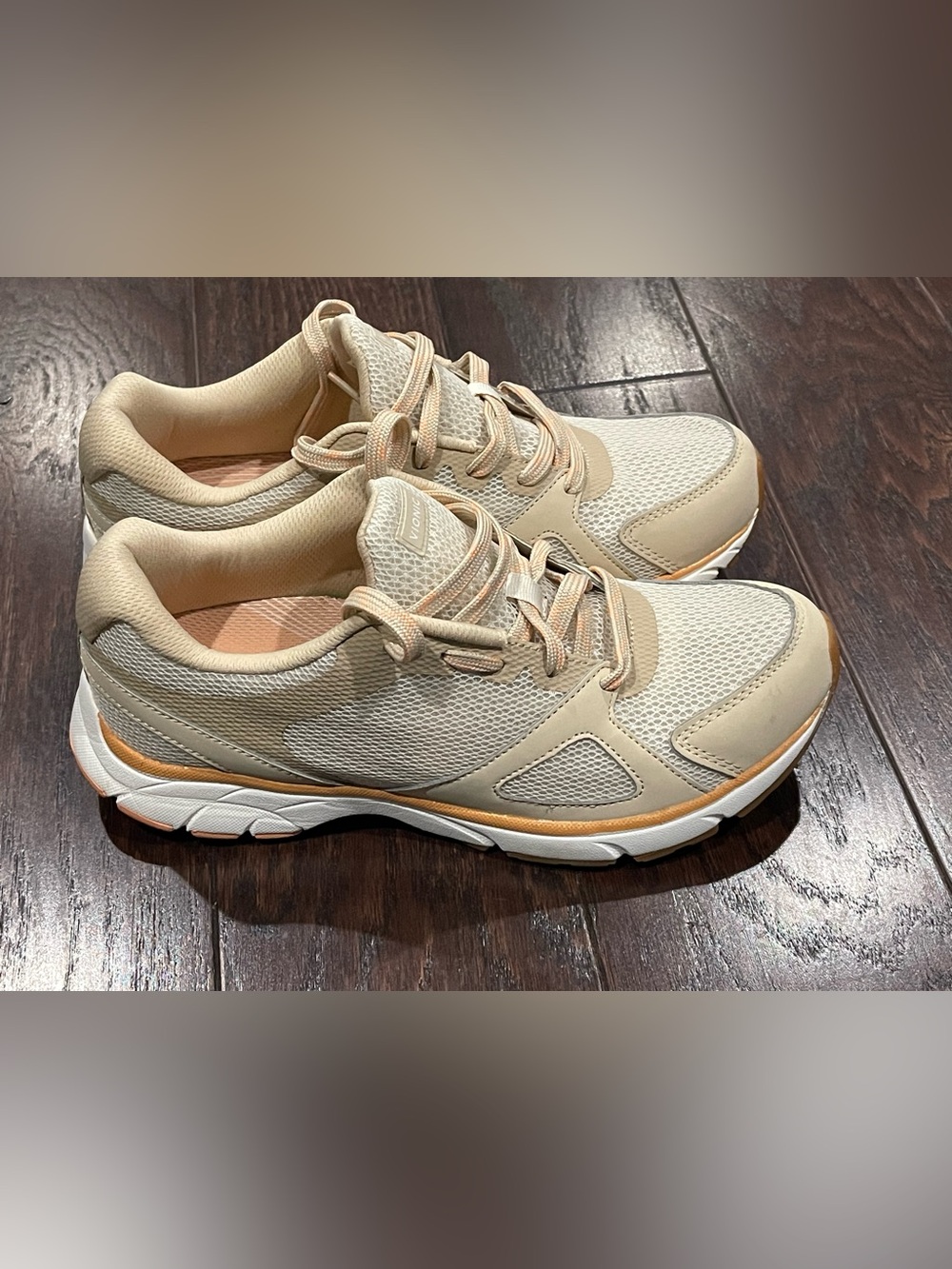 Vionic Women Tokyo Sneakers Cream Size 9